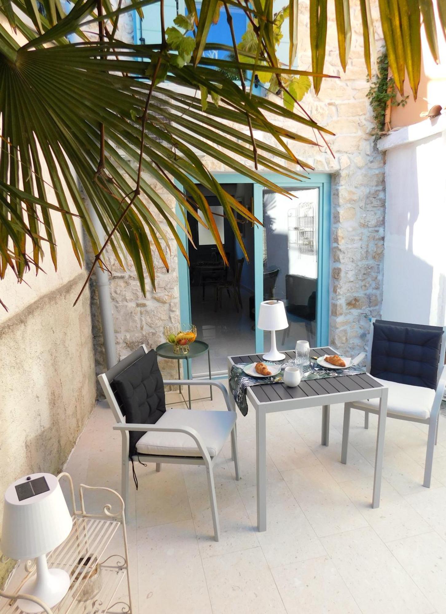 Bezauberndes Steinhaus Mit Garten In Der Altstadt Von Rovinj Extérieur photo